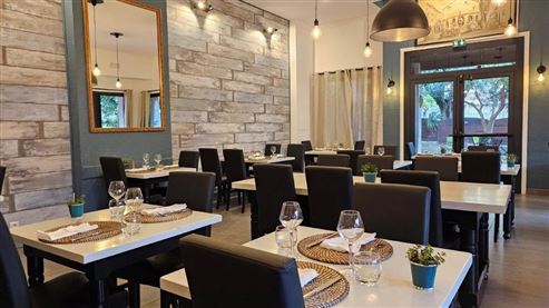 Außergewöhnliches Anwesen im Herzen der Drôme Provençale: Charmantes Hotel mit vielseitigem Potenzial – neu zu gestalten als Hotelprojekt, Gästehaus oder Familienanwesen