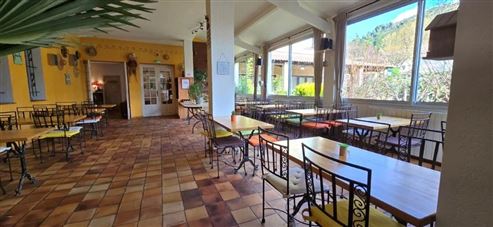 Außergewöhnliches Anwesen im Herzen der Drôme Provençale: Charmantes Hotel mit vielseitigem Potenzial – neu zu gestalten als Hotelprojekt, Gästehaus oder Familienanwesen