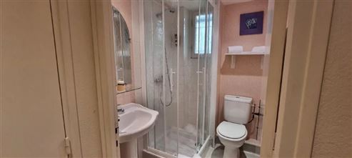 Außergewöhnliches Anwesen im Herzen der Drôme Provençale: Charmantes Hotel mit vielseitigem Potenzial – neu zu gestalten als Hotelprojekt, Gästehaus oder Familienanwesen