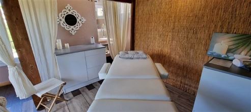 Außergewöhnliches Anwesen im Herzen der Drôme Provençale: Charmantes Hotel mit vielseitigem Potenzial – neu zu gestalten als Hotelprojekt, Gästehaus oder Familienanwesen