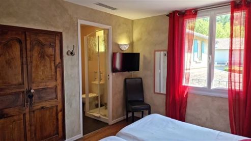 Außergewöhnliches Anwesen im Herzen der Drôme Provençale: Charmantes Hotel mit vielseitigem Potenzial – neu zu gestalten als Hotelprojekt, Gästehaus oder Familienanwesen