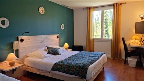 Außergewöhnliches Anwesen im Herzen der Drôme Provençale: Charmantes Hotel mit vielseitigem Potenzial – neu zu gestalten als Hotelprojekt, Gästehaus oder Familienanwesen