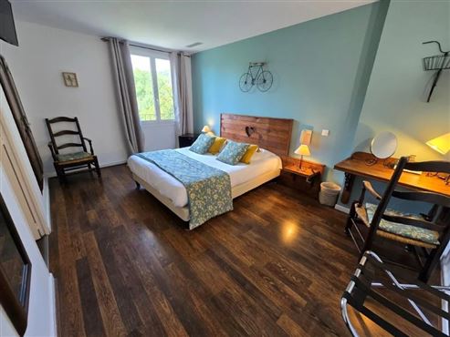 Außergewöhnliches Anwesen im Herzen der Drôme Provençale: Charmantes Hotel mit vielseitigem Potenzial – neu zu gestalten als Hotelprojekt, Gästehaus oder Familienanwesen