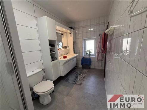 Ein kleines Juwel im Herzen von Membach: Charme und Authentizität in idealer Lage, die dörfliche Ruhe, Natur und hervorragende Erreichbarkeit vereint