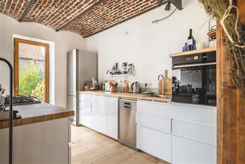 Aufwendig sanierte historische Hofanlage mit Herrenhaus, Zwei-Familienhaus u. großen Stallungen