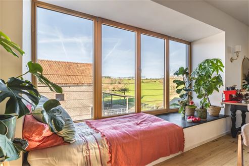 Aufwendig sanierte historische Hofanlage mit Herrenhaus, Zwei-Familienhaus u. großen Stallungen