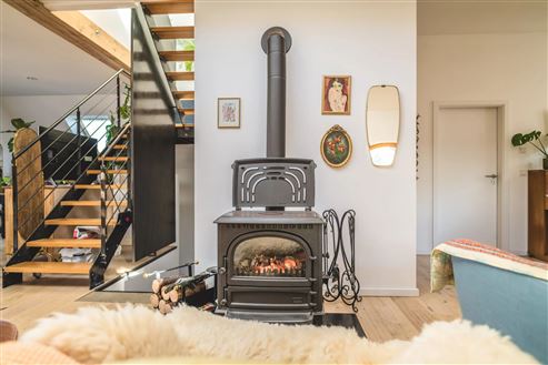 Aufwendig sanierte historische Hofanlage mit Herrenhaus, Zwei-Familienhaus u. großen Stallungen