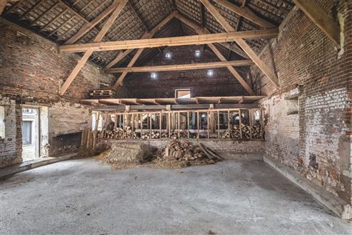 Aufwendig sanierte historische Hofanlage mit Herrenhaus, Zwei-Familienhaus u. großen Stallungen