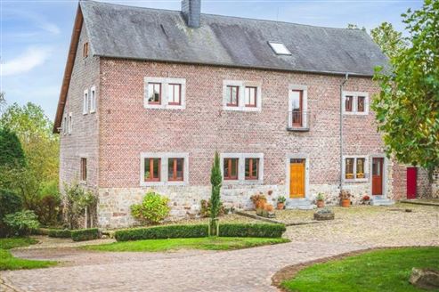 Authentisch restauriertes, exklusives Herrenhaus in historischer Hofanlage – mit Stallungen und Ausbaupotenzial