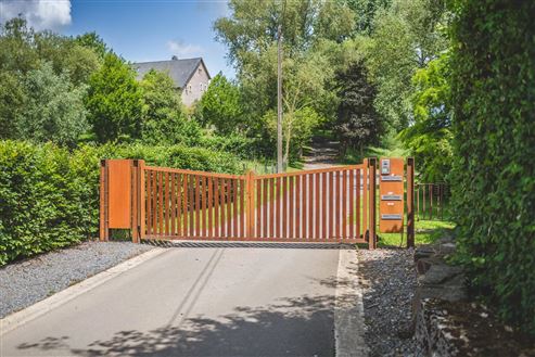 Authentisch restauriertes, exklusives Herrenhaus in historischer Hofanlage – mit Stallungen und Ausbaupotenzial