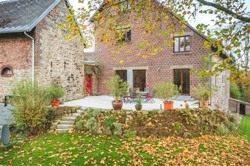 Authentisch restauriertes, exklusives Herrenhaus in historischer Hofanlage – mit Stallungen und Ausbaupotenzial