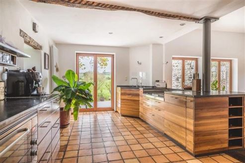 Authentisch restauriertes, exklusives Herrenhaus in historischer Hofanlage – mit Stallungen und Ausbaupotenzial