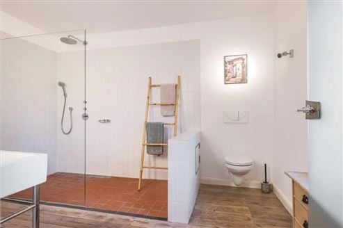 Authentisch restauriertes, exklusives Herrenhaus in historischer Hofanlage – mit Stallungen und Ausbaupotenzial