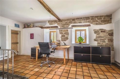 Authentisch restauriertes, exklusives Herrenhaus in historischer Hofanlage – mit Stallungen und Ausbaupotenzial