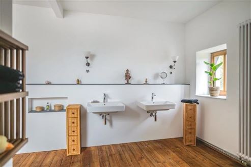 Authentisch restauriertes, exklusives Herrenhaus in historischer Hofanlage – mit Stallungen und Ausbaupotenzial