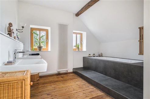 Authentisch restauriertes, exklusives Herrenhaus in historischer Hofanlage – mit Stallungen und Ausbaupotenzial