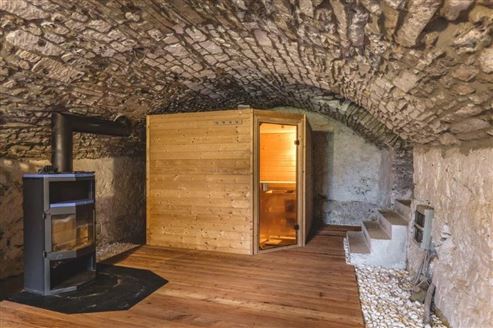 Authentisch restauriertes, exklusives Herrenhaus in historischer Hofanlage – mit Stallungen und Ausbaupotenzial