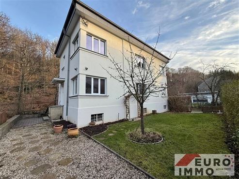 Frisch renovierte Erdgeschoss-Wohnung mit Balkon und Garage in behaglicher Atmosphäre!