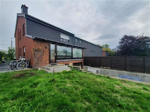 Geräumiges Eckhaus mit Garage und Garten in naturnaher Lage von Walhorn