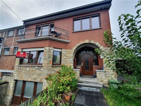 Geräumiges Eckhaus mit Garage und Garten in naturnaher Lage von Walhorn