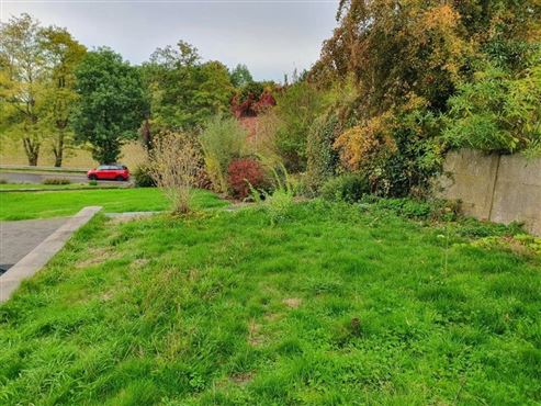 Geräumiges Eckhaus mit Garage und Garten in naturnaher Lage von Walhorn