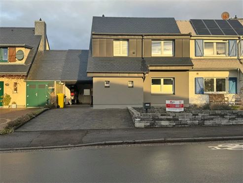 Einziehen & wohlfühlen: Vollständig renoviertes und modernisiertes Einfamilienhaus in idealer Grenzlage