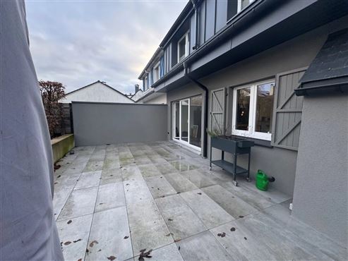 Einziehen & wohlfühlen: Vollständig renoviertes und modernisiertes Einfamilienhaus in idealer Grenzlage