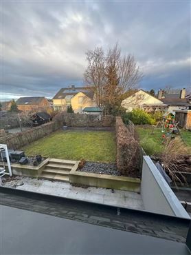 Einziehen & wohlfühlen: Vollständig renoviertes und modernisiertes Einfamilienhaus in idealer Grenzlage