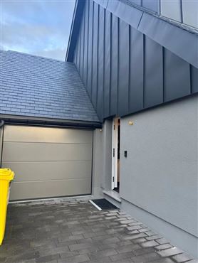 Einziehen & wohlfühlen: Vollständig renoviertes und modernisiertes Einfamilienhaus in idealer Grenzlage