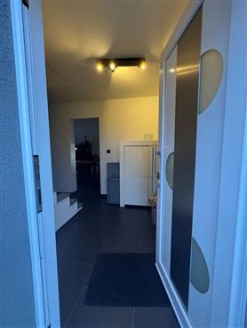 Einziehen & wohlfühlen: Vollständig renoviertes und modernisiertes Einfamilienhaus in idealer Grenzlage