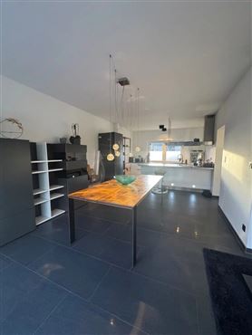 Einziehen & wohlfühlen: Vollständig renoviertes und modernisiertes Einfamilienhaus in idealer Grenzlage