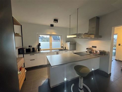 Einziehen & wohlfühlen: Vollständig renoviertes und modernisiertes Einfamilienhaus in idealer Grenzlage