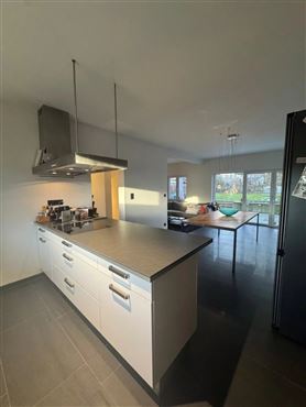 Einziehen & wohlfühlen: Vollständig renoviertes und modernisiertes Einfamilienhaus in idealer Grenzlage