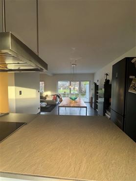 Einziehen & wohlfühlen: Vollständig renoviertes und modernisiertes Einfamilienhaus in idealer Grenzlage