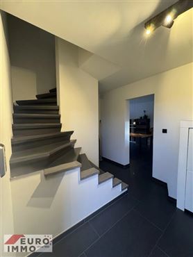 Einziehen & wohlfühlen: Vollständig renoviertes und modernisiertes Einfamilienhaus in idealer Grenzlage