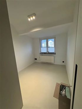 Einziehen & wohlfühlen: Vollständig renoviertes und modernisiertes Einfamilienhaus in idealer Grenzlage