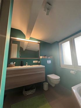 Einziehen & wohlfühlen: Vollständig renoviertes und modernisiertes Einfamilienhaus in idealer Grenzlage