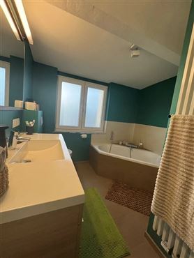 Einziehen & wohlfühlen: Vollständig renoviertes und modernisiertes Einfamilienhaus in idealer Grenzlage