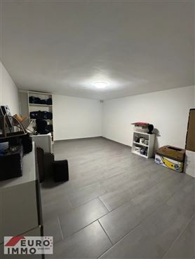 Einziehen & wohlfühlen: Vollständig renoviertes und modernisiertes Einfamilienhaus in idealer Grenzlage