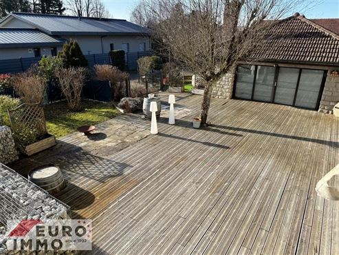 Außergewöhnliche Adresse als Haupt- oder Zweitwohnsitz: prestigeträchtiges Duplex mit Charme, Gemeinschaftspool und großer Terrasse in privilegierter Naturlage im Herzen des französischen Jura