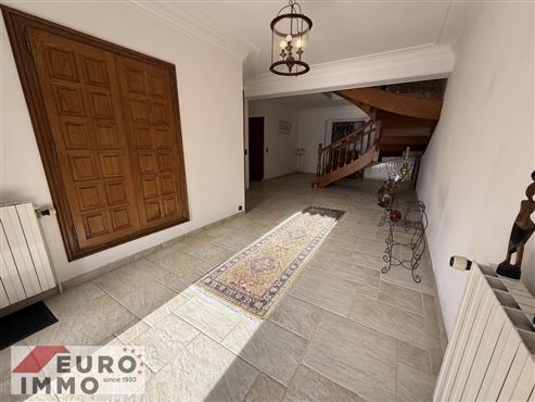 Außergewöhnliche Adresse als Haupt- oder Zweitwohnsitz: prestigeträchtiges Duplex mit Charme, Gemeinschaftspool und großer Terrasse in privilegierter Naturlage im Herzen des französischen Jura