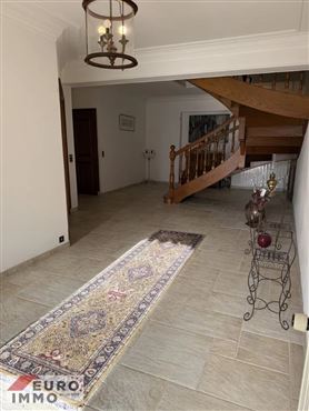 Außergewöhnliche Adresse als Haupt- oder Zweitwohnsitz: prestigeträchtiges Duplex mit Charme, Gemeinschaftspool und großer Terrasse in privilegierter Naturlage im Herzen des französischen Jura