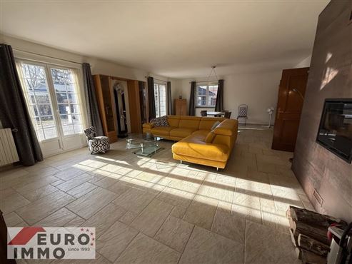 Außergewöhnliche Adresse als Haupt- oder Zweitwohnsitz: prestigeträchtiges Duplex mit Charme, Gemeinschaftspool und großer Terrasse in privilegierter Naturlage im Herzen des französischen Jura