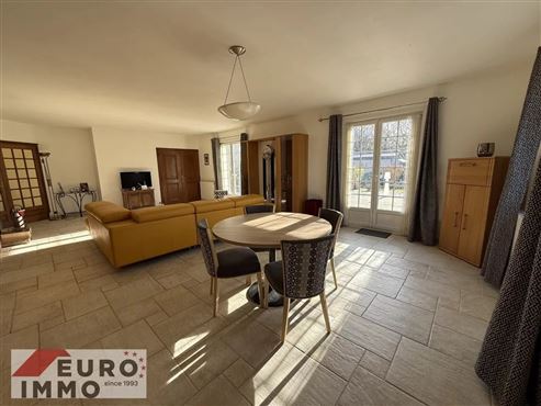 Außergewöhnliche Adresse als Haupt- oder Zweitwohnsitz: prestigeträchtiges Duplex mit Charme, Gemeinschaftspool und großer Terrasse in privilegierter Naturlage im Herzen des französischen Jura