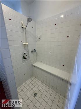 Außergewöhnliche Adresse als Haupt- oder Zweitwohnsitz: prestigeträchtiges Duplex mit Charme, Gemeinschaftspool und großer Terrasse in privilegierter Naturlage im Herzen des französischen Jura