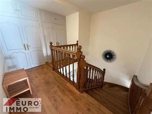 Außergewöhnliche Adresse als Haupt- oder Zweitwohnsitz: prestigeträchtiges Duplex mit Charme, Gemeinschaftspool und großer Terrasse in privilegierter Naturlage im Herzen des französischen Jura