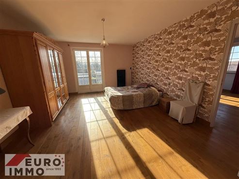 Außergewöhnliche Adresse als Haupt- oder Zweitwohnsitz: prestigeträchtiges Duplex mit Charme, Gemeinschaftspool und großer Terrasse in privilegierter Naturlage im Herzen des französischen Jura