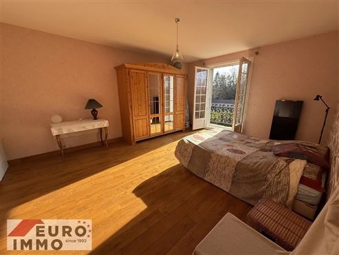 Außergewöhnliche Adresse als Haupt- oder Zweitwohnsitz: prestigeträchtiges Duplex mit Charme, Gemeinschaftspool und großer Terrasse in privilegierter Naturlage im Herzen des französischen Jura