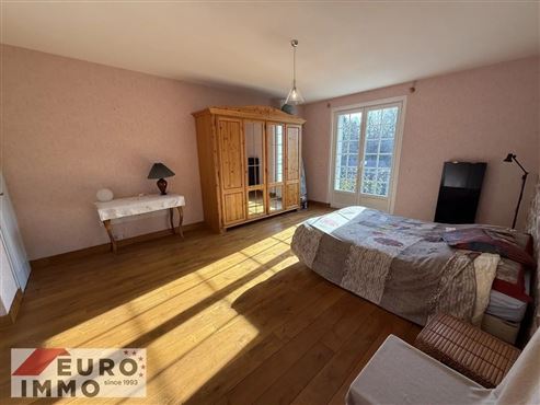 Außergewöhnliche Adresse als Haupt- oder Zweitwohnsitz: prestigeträchtiges Duplex mit Charme, Gemeinschaftspool und großer Terrasse in privilegierter Naturlage im Herzen des französischen Jura