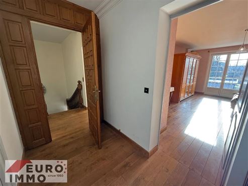 Außergewöhnliche Adresse als Haupt- oder Zweitwohnsitz: prestigeträchtiges Duplex mit Charme, Gemeinschaftspool und großer Terrasse in privilegierter Naturlage im Herzen des französischen Jura